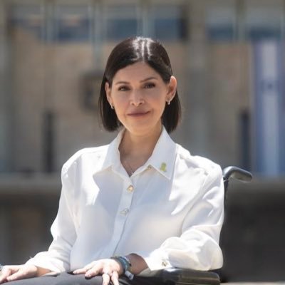 נשואה לירון ואמא ליואב וליונתן🧑🧑🧒🧒 חברת כנסת ממפלגת יש עתיד🟠 חברה בועדה למינוי שופטים🧑🎓 שרת האנרגיה בממשלת השינוי💡