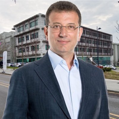 candela3535's profile picture. dövüşüyorlar barikatlarda yıldız yumruklu bayraklarıyla