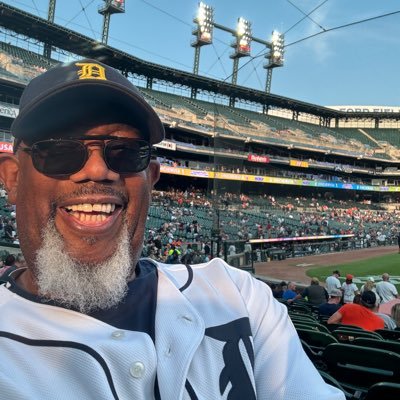 Writer, Author, wedding officiant. Hope College trustee. Michigan Journalism Hall of Famer. Detroit devotee. Kidney transplant recipient. GLORY TO GOD!