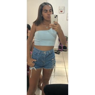 Ela é tão simples tão pura, tão cheio de defeitos, mas é esses defeitos que faz Unica.💜✨ 🌸