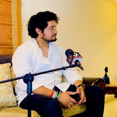 Traveller 🎟️ Vlogger 📸 Mottovlogger 🏍️ Rapper 👨🏻🎤 Poet 🗣️ Writer ✍🏻 Founder @JkViralFeed @jkviralnews @jkviralpodcast