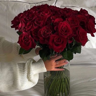 بنت ذاك الشاعراللي غرس فيني من حنانه وعطفه وصدقه وطيب قلبه و حروفه تحكي قصه عشتها بصغرى واجمل ايام طفولتي معه حبيبي آآآبي ...رحمك الله يا غالي ......شوشي ♡