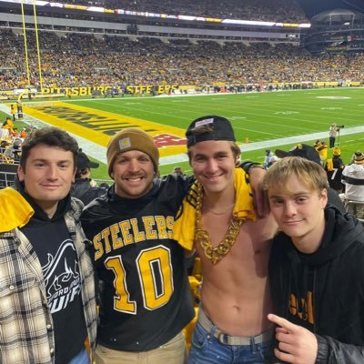 zemboweraaron's profile picture. who needs enemies when you have friends like mine