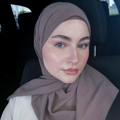 شمسٌ أنا🇵🇸
والشّمسُ لا تنطفئ..
طبيبة فلسطينيه مغتربه
فلسطينية الكلمات والصمتِ
فلسطينية 🇵🇸
أنا اليقينُ أثناء الرُّبما..
أنا مِرساةُ نفسي والسفينة 🇵🇸