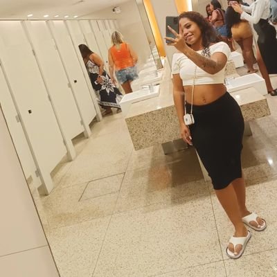Rica de tudo aquilo q o dinheiro n compra/🦂/❤🖤/carioca
insta: @jqueli00
