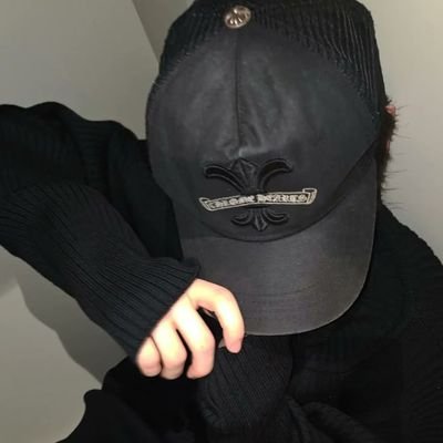 lwtcuddIess's profile picture. 