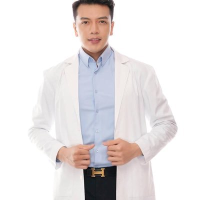 Tốt nghiệp thạc sĩ chuyên ngành phẫu thuật tạo hình thẩm mỹ tại ĐH Y Hà Nội. Bác sĩ chính của Viện thẩm mỹ lớn - Chuyên Khoa Phẫu Thuật Tạo Hình Thẩm Mỹ. Chứn