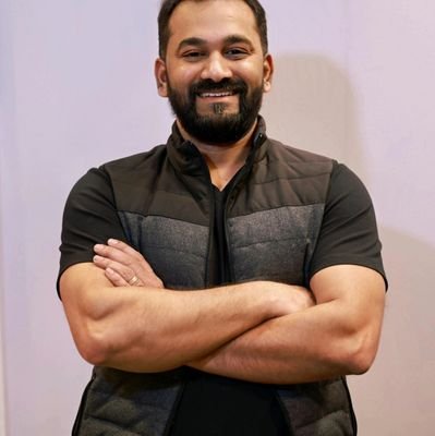 MashLives's profile picture. just woke up to the tweeting world!!