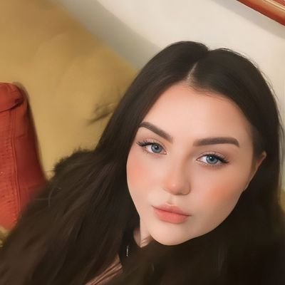 18+ , 4:9 ,Curvy hips, red lips, and a dangerous pair of eyes.
New account, Lost my previous one at 11k
https://t.co/NRK8COcEnb
