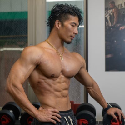 Weggy_Fit's profile picture. 日本人初マッスルマニアフィジークプロ/@ornafitnessgym 代表トレーナー/コンテスト選手&コンテスト選手育成コーチ/国内外優勝🏆経験多数👏✨✨ フィットネスモデル/パーソナルの依頼はDMへ📩