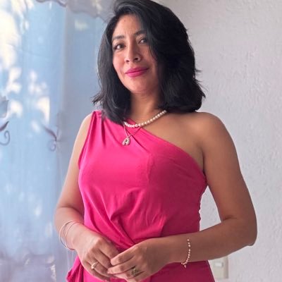 Profesora de primaria. Vivo en la frontera con Puebla, “detrás de los cerros, oculta entre la niebla” estoy Yo.