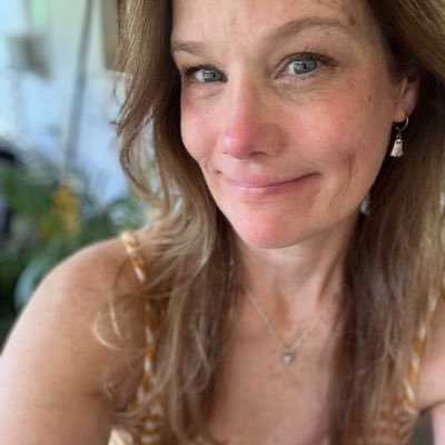 Baker & farmer at DPF working at a public library. WKYT storm spotter. Foster kid. GEN X. BOSTON SPORTS FAN. ☘️🌻🌊🌪️🏒