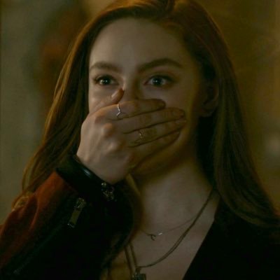 astrcncmies's profile picture. multifandom & lesbiantwt | femme lesbian | @beesjupiter ♡ leader of Hope Mikaelson fanclub | sometimes I draw 🪲💋