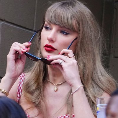 Lately I've been dressing for revenge | Taylor Swift | Demi Lovato | Hailee Steinfeld
