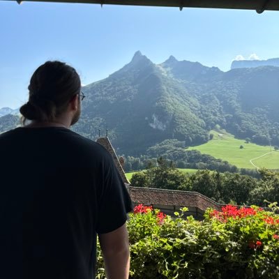 Sendokaan's profile picture. Marcel Cachin enjoyer. Ennemi numéro 1 du système automobile et psychiatrique