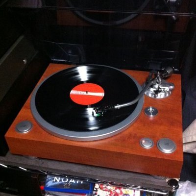 気になったレシピに挑戦したり、レコードを聴きながらのんびり過ごしたり。最近はクラフトビールやコーヒー豆を集めるのにもハマっていて、小さなこだわりを楽しむのがマイブーム