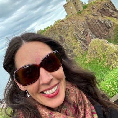 Mother of 7, Scholar, co-host Extraordinary Family Life Podcast. Spreading the happiness of family life. Instagram @ worldschoolfamily