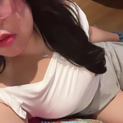 diarybyraa's profile picture. Digital girl with dumbbells, fragrance & caffeine. If not gym-ing, I’m hotel-hopping. Sharp yapping w/ style but still cute in RL. Let’s connect more on DMs!