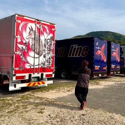 27歳 17スパグレ独自カスタム 観音絵は平山さんが描いた九尾🦊 同業者やデコトラ好きな方はフォロバします👏🏻
