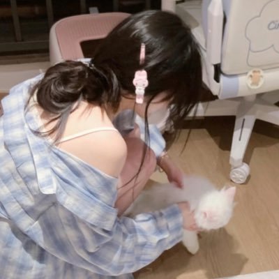 yyhhggjj's profile picture. 03年 身高171体重55kg 爱处男 更爱猛男 性瘾患者🙈喜欢SM玩推就是寻找快乐刺激 喜欢旅游 喜欢交友 喜欢享受肉体的刺激 会不定时飞其他城市 处男可无常约 让姐姐当你的性启蒙老师吧🐥