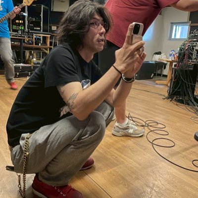 groove134's profile picture. ベースにしては弦が1本多いしギターにしては弦が1本少ない。タバコは自分で巻くタイプの人です。カブ主。melodic punk band のLOOSERで最年長を担当しています。