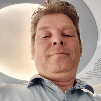 HoofdConducteur bij de Nederlanse Spoorwegen. Wilt U wat weten over mijn werk, vraag gerust😊
(serieus account van FluitMonster)