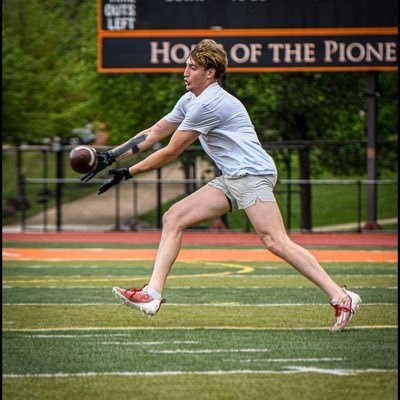 PLAYMAKER TE/WR/EDGE RUSHER @WPUfootball // 6’4 220lb FCS BOUNCEBACK