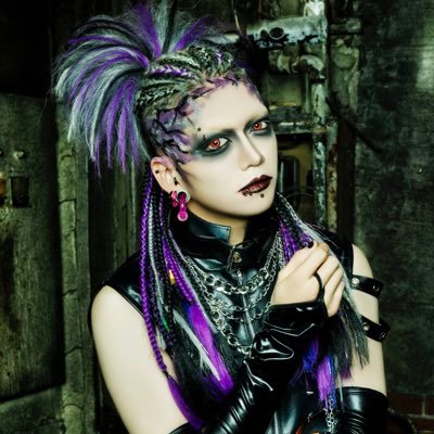 クルエラ 上手ギター / composer 愛称はかをるっぴです。 2025/8/26 最終主催公演「The last freak show」にて解散。