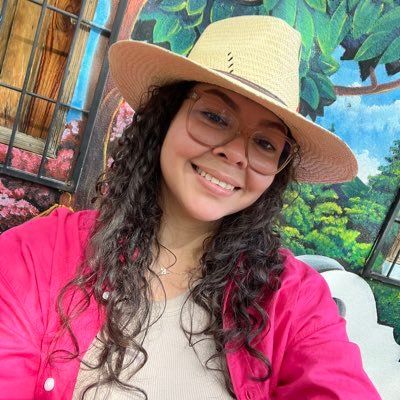 Soy Persona Sorda y creo en los sueños. Comparto mi vida: rutinas, recetas, LS (Lengua de Señas) y IS (International Sings) vlogs y más.