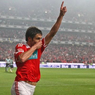 Sou o Rapaz do Benfica. Aqui poderás encontrar opiniões, análises e muitas outras coisas sobre o Benfica e não só. Viva o Benfica e a todos que lhe querem bem!