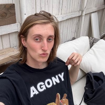 TheySkateGay's profile picture. she/they | Non-binary Trans grrrl | gay af🏳️‍⚧️ 🏳️‍🌈