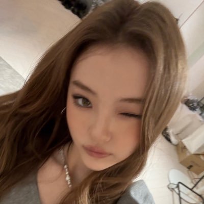 meovvzx's profile picture. meovv babe 🐈‍⬛