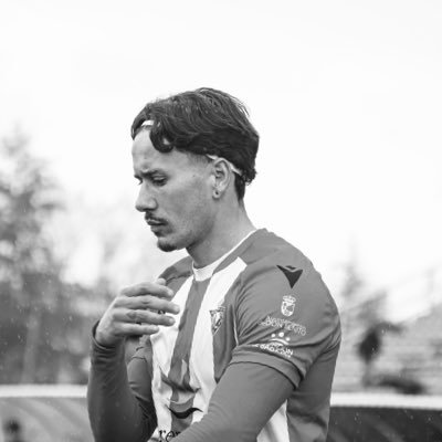 Head-Heart-Faith-Force🦁|| Jugador de ⚽⚔️|| @SDTenisca @CDTOficial @CDMensajero @CDDonBenito_ 🔙|| 📍 @VXVILLARRUBIACF || 💼 @ElevenStars_es