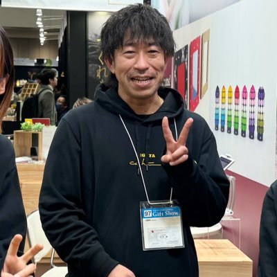福岡県宗像市にある村田木型製作所の代表。鋳物を作る為には溶けた金属を流し込む砂型が必要。【木型】はその砂型を作るための型。/木型屋さんから生まれた暮らし雑貨ブランド 〝coohii〟https://t.co/9PCJQAputt アルミ鋳物のお香立て 福岡デザインアワード2024金賞受賞