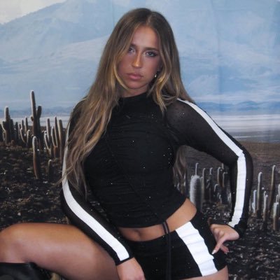 gonnaendintears's profile picture. lesbians for angel reese