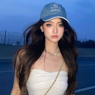 HeidiEllliiott's profile picture. Just a glitch in the matrix.