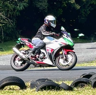 YZF-R25🏍/
バイクとか…でぶ活とか競馬とか色々……美味しいものと動物と道の駅に弱いです🍜🍖🐶🐱 🐴
サバゲー始めました🔫
フォローお気軽にどうぞ
⚠️不定休🏍💡