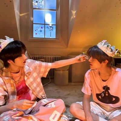 multi-fan acc • KHH/KRNB🤘 • marksung kyungsoo collector 💫💖 • curses a lot 👌 • sumtymz MIA 🤭 •