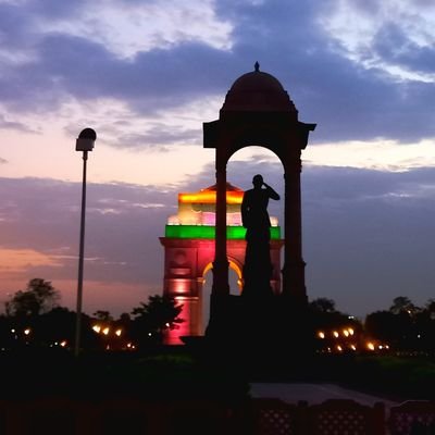 itsshyzn's profile picture. Each post is a letter to myself, speaking to me through me.