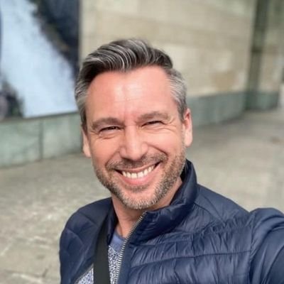 Love to Travel, try new things and love to enjoy a good laugh . Positive and Thoughtful , Easy Minded and Open to Nature .