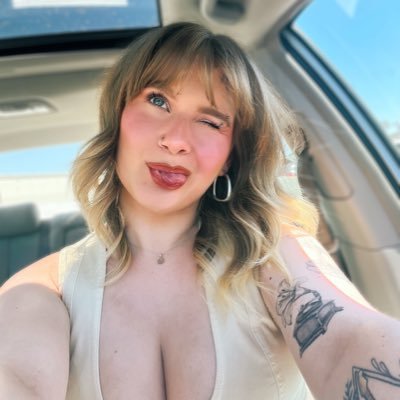 raerae_leia's profile picture. 23 🦋 • beauty school dropout 🫡 • manic pixie nightmare girl