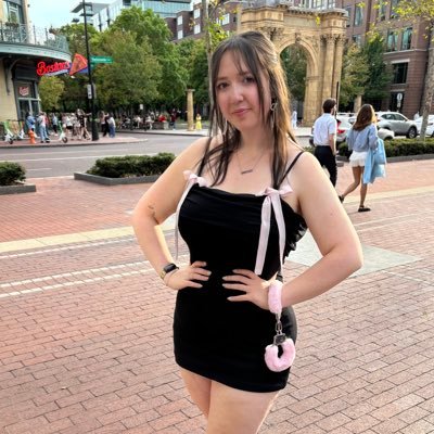 haleymw13's profile picture. ΖΘΨ - PHΔ - berg alum ‘22 | LOUD FEMINIST | she/her