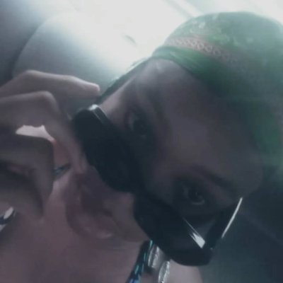 Dizzysuniverse's profile picture. A girl existing & entertaining 😜 | Lives and breaths art 🖼️ | Member @Solanacollectiv Building: @cre8streak 🌈