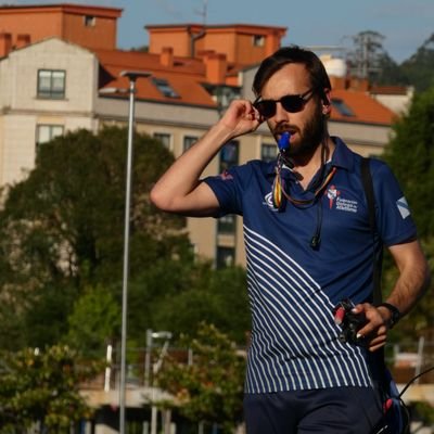 Eurofan y colaborador en el cortijo del #Euroté a tiempo completo, juez de atletismo a tiempo parcial, amante del drag 24/7. Granate#530.
