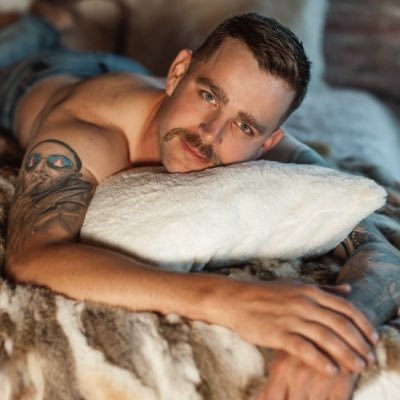 18+ | Canadian Hockey Player | Streamer