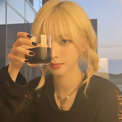 LivIarrammirez's profile picture. Currently 90% dust and vibes.