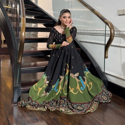 HiraAttique's profile picture. Just a little human who can't say no to tea and loves dressing up🍃 Pakistani Content Creator 💥
