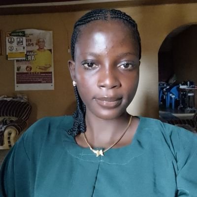 ganiyuzainab18's profile picture. 