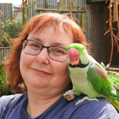 loves H5-0 from the Uk. Married with 3 children loves animals has 1 dog, 1 cat, 1 frog, 1 Snake Spiders Praying Mantis Hamster 2 Rats,1 Crayfish.