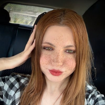 chichakrl's profile picture. ⚡️girl from another planet🪐